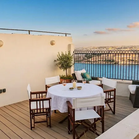 Апартаменты Postcard Penthouse Валетта
